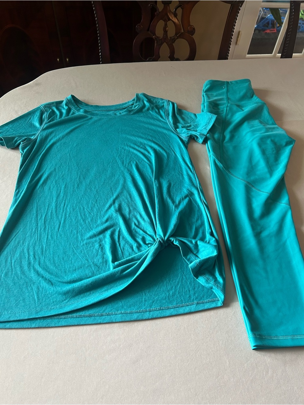 Old Navy Active Teal Workout Capri Leggings and Matching Tunic Tee